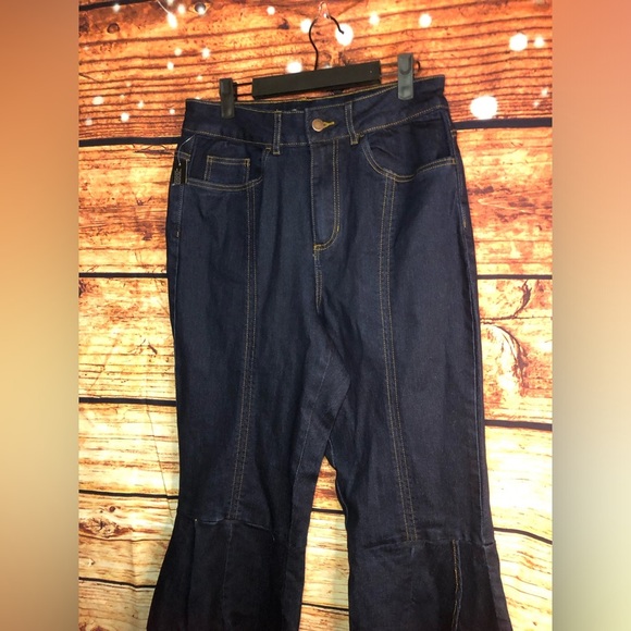 Ruffle Slit Hem Jeans - Picture 7 of 16